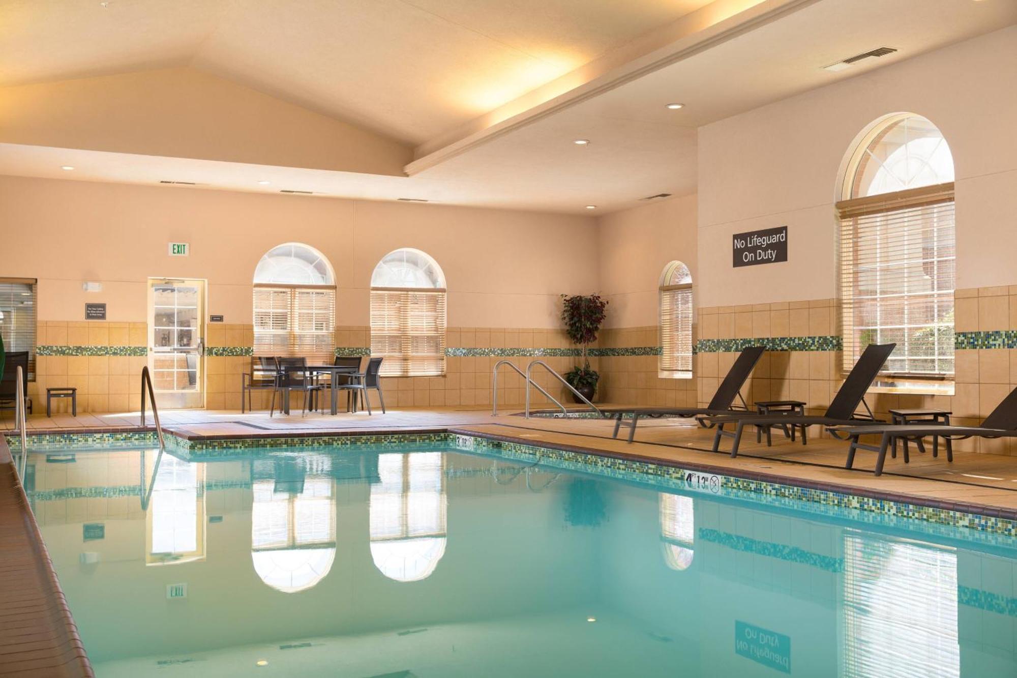 Residence Inn Kansas City Airport Екстериор снимка